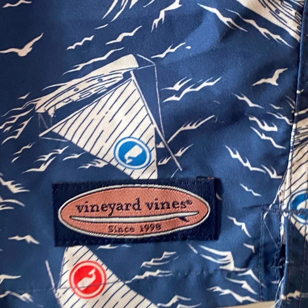 vineyard vines Blue Sailboat Whale Printed Lined 7